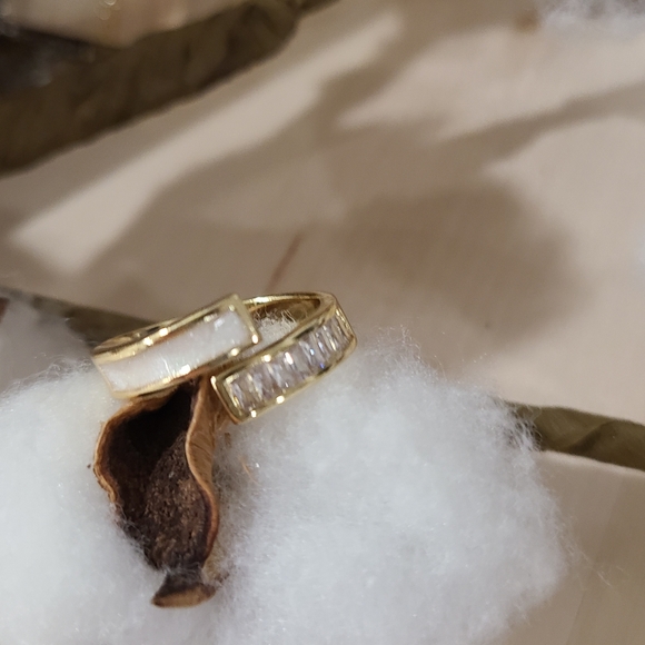 🎉🎉NEW🎉🎉 GORGEOUS!! Adjustable White Enamel And CZ Baguettes Claw Ring - Picture 11 of 16